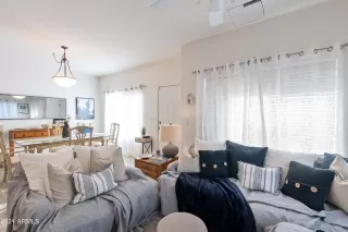 Photo #6: 6335424 Listing 