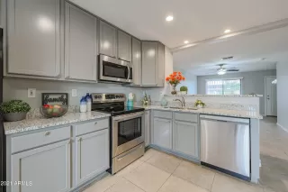 Photo #2: 6335819 Listing 