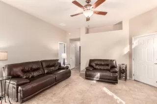 Photo #5: 6335997 Listing