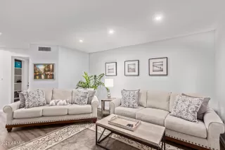 Photo #5: 6336208 Listing