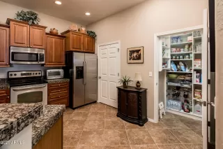 Photo #5: 6336896 Listing