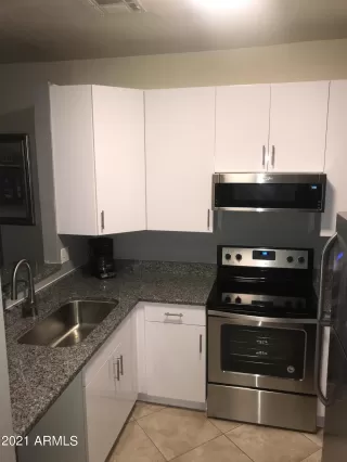 Photo #4: 6337000 Listing