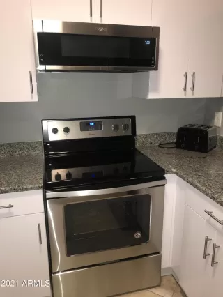 Photo #5: 6337000 Listing