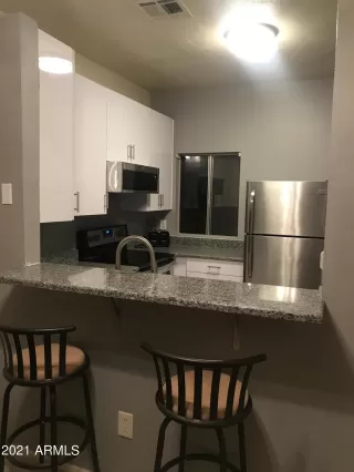 Photo #6: 6337000 Listing