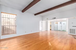 Photo #5: 6337967 Listing