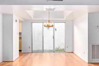 Photo #6: 6337967 Listing