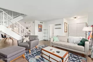 Photo #4: 6338617 Listing