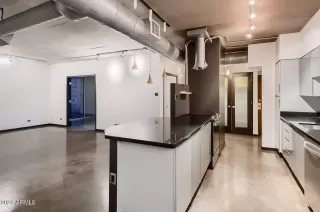 Photo #5: 6339244 Listing