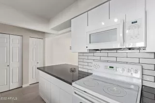 Photo #5: 6339988 Listing