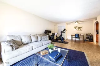 Photo #5: 6340224 Listing