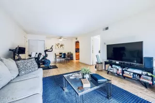 Photo #6: 6340224 Listing