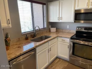 Photo #5: 6340369 Listing