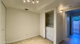 Photo #5: 6340396 Listing