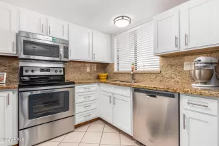 Photo #5: 6341040 Listing