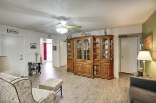 Photo #6: 6341668 Listing