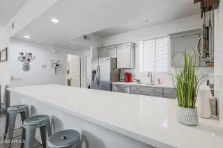Photo #5: 6341874 Listing