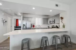Photo #6: 6341874 Listing
