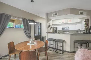 Photo #4: 6341954 Listing