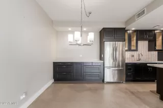 Photo #6: 6342087 Listing