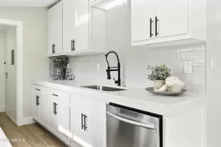 Photo #6: 6342283 Listing 