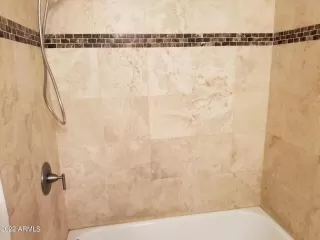 Photo #5: 6342330 Listing