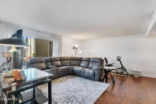 Photo #2: 6342428 Listing