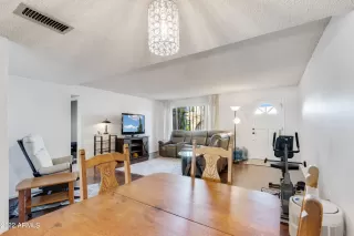 Photo #5: 6342428 Listing