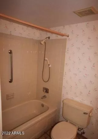 Photo #5: 6342527 Listing