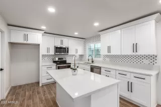 Photo #3: 6342817 Listing