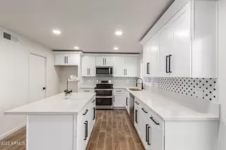 Photo #5: 6342817 Listing