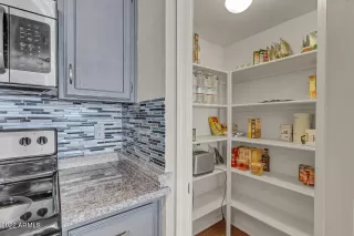 Photo #3: 6344000 Listing