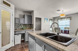 Photo #6: 6344000 Listing