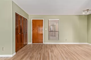 Photo #5: 6346400 Listing