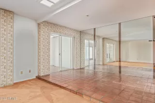 Photo #5: 6347295 Listing