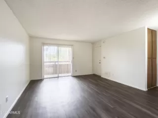 Photo #3: 6347705 Listing