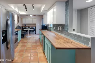 Photo #6: 6347903 Listing