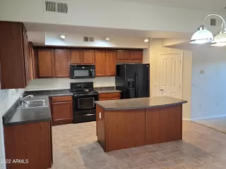 Photo #5: 6348134 Listing