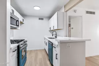 Photo #6: 6348685 Listing