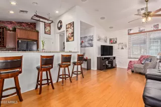 Photo #5: 6349081 Listing