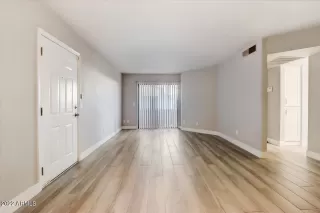 Photo #5: 6350961 Listing