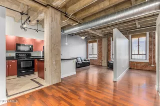 Photo #4: 6351389 Listing