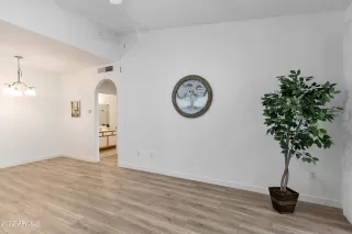 Photo #5: 6351584 Listing