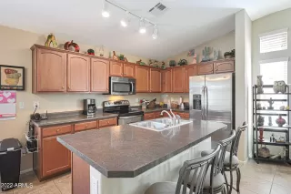 Photo #5: 6351817 Listing