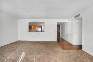 Photo #6: 6352275 Listing