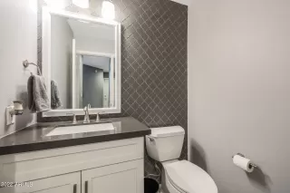 Photo #5: 6352300 Listing