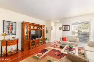 Photo #4: 6352317 Listing