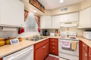 Photo #6: 6352317 Listing