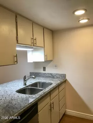 Photo #5: 6352690 Listing