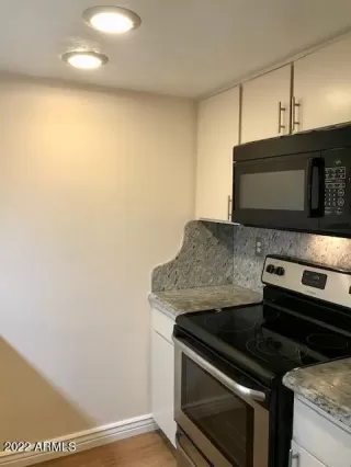 Photo #6: 6352690 Listing