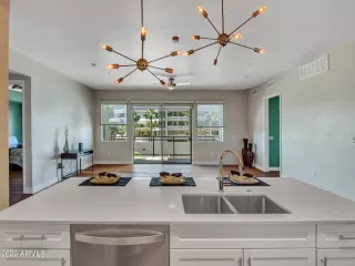 Photo #5: 6353989 Listing